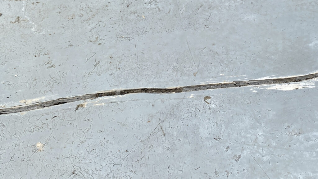 ベランダのひび