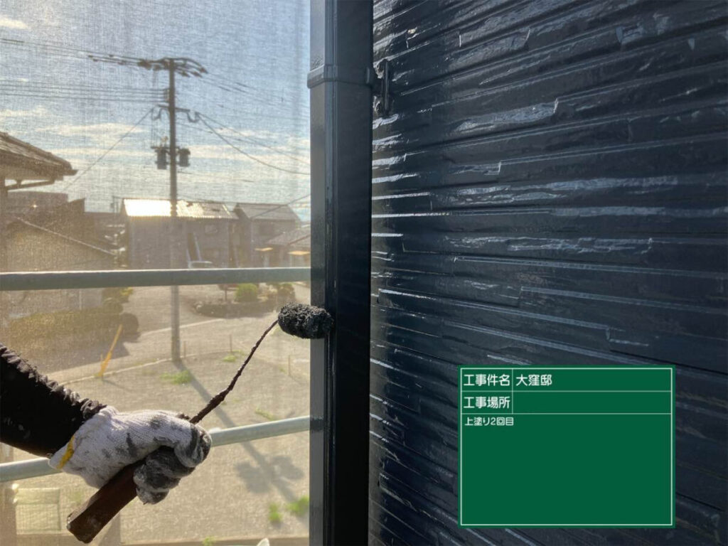 朝倉市O様邸_縦樋くろ上塗り