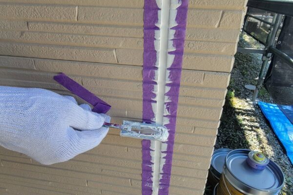 福岡県朝倉市U様①|高圧洗浄・シーリング_シーリング押し込み