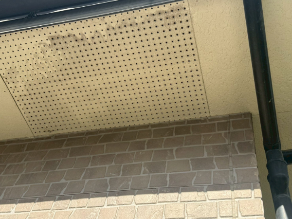 福岡県久留米市S様邸-外壁塗装-軒天井汚れ