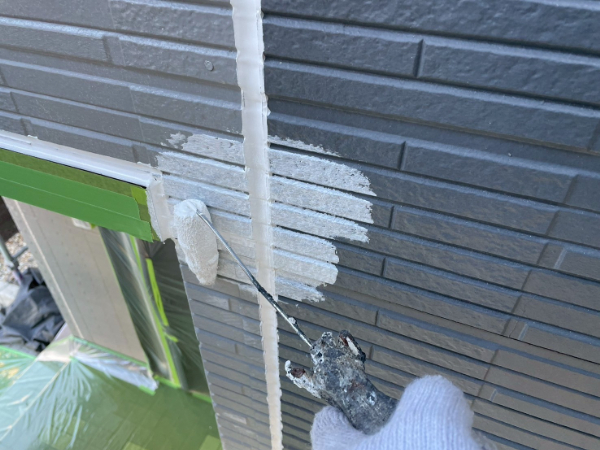 佐賀県佐賀県神埼市O様邸-外壁付帯部塗装-外壁塗装下塗り