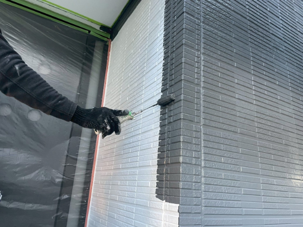 佐賀県佐賀県神埼市O様邸-外壁付帯部塗装-外壁塗装中塗り